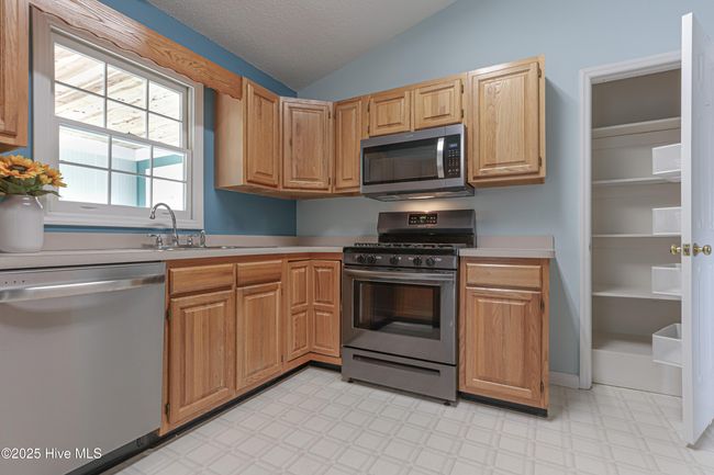 105 Birch Pl, House other with 3 bedrooms, 2 bathrooms and 2 parking in West End NC | Image 8