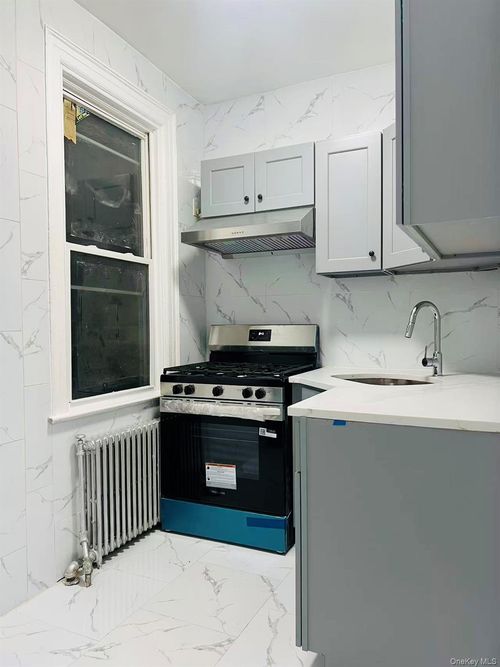 2fl-35 92nd St, Jackson Heights, NY, 11372-5862 | Card Image