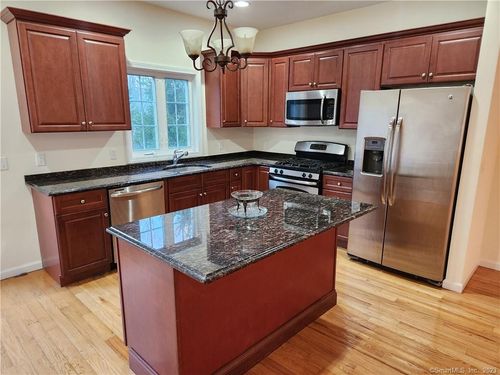 1-1 Oak Meadows Dr, Brookfield, CT, 06804-2076 | Card Image