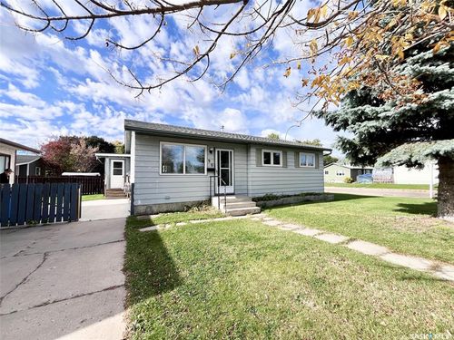 99 Bowerman Crescent, Prince Albert, SK, S6V6G3 | Card Image