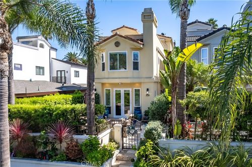 320 15th St, Huntington Beach, CA, 92648 | Card Image
