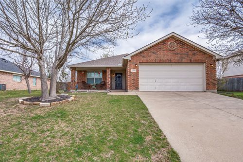 223 Gayleh Ln, Waxahachie, TX, 75165-8749 | Card Image