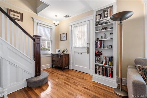 37 Central St, Huntington, NY, 11743-2623 | Card Image