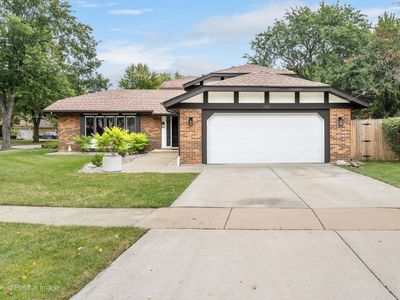 5731 Doe Circle, House other with 3 bedrooms, 3 bathrooms and 2 parking in Westmont IL | Image 2