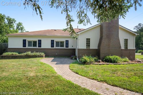 32671 Cadillac St, Farmington Hills, MI, 48336-4274 | Card Image