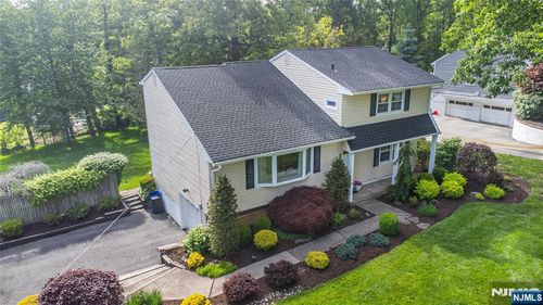 27 Bogert Rd, Pine Brook, NJ, 07058-9764 | Card Image