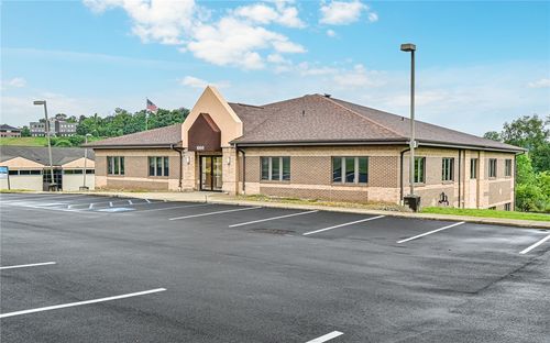 660 Pellis Rd, Hempfield Twp, PA, 15601 | Card Image