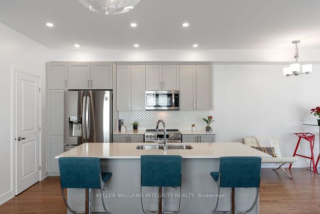 81 Heirloom St, House attached with 3 bedrooms, 3 bathrooms and 2 parking in Manotick ON | Image 9