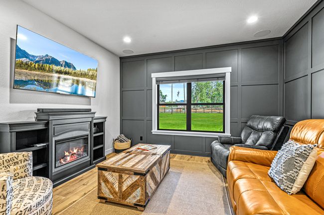 Family Room | Image 8