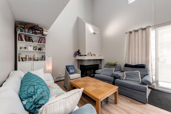 7 - 118 Village Heights Sw, Home with 2 bedrooms, 1 bathrooms and 2 parking in Calgary AB | Image 11