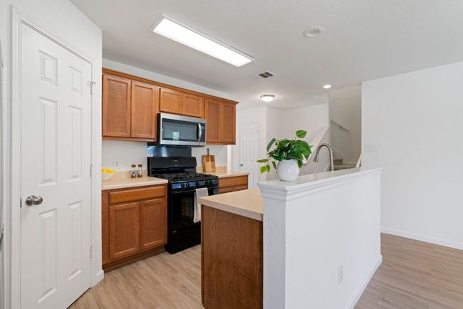 The sink location provides a tidy and organized space. | Image 10