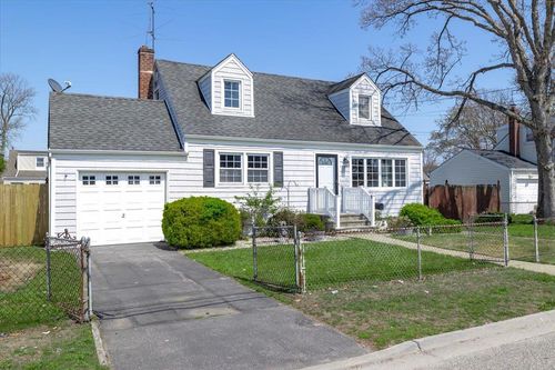 656 N Delaware Ave, Lindenhurst, NY, 11757-2809 | Card Image