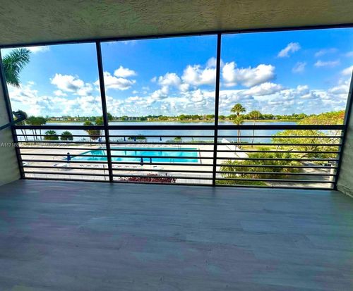 305-20840 San Simeon Way, Miami, FL, 33179-1835 | Card Image