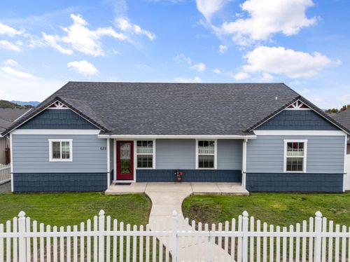 628 Barton Rd, Eagle Point, OR, 97524-4406 | Card Image