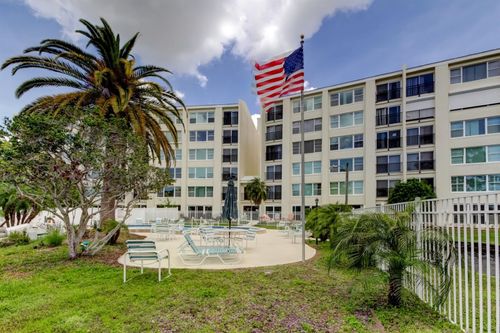 1104-225 Country Club Dr, LARGO, FL, 33771-2226 | Card Image