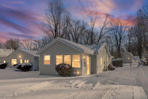 961 Crestline Dr, Akron, OH, 44312-3135 | Card Image