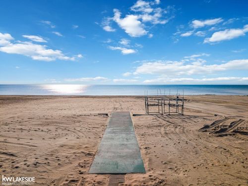 5970 Port Austin Rd, Caseville, MI, 48725-9585 | Card Image