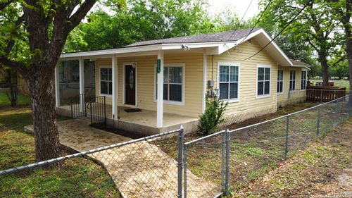 605 Avenue M, Hondo, TX, 78861-1115 | Card Image