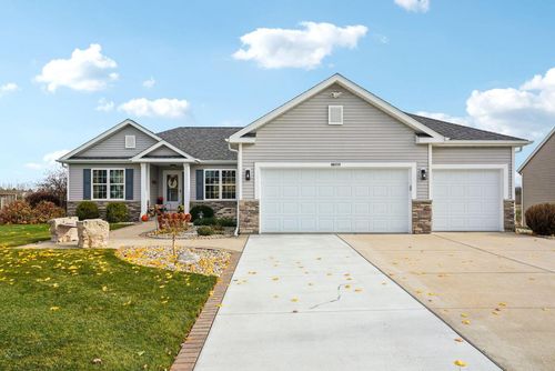 N8174 Woody Ln, Ixonia, WI, 53036-9496 | Card Image