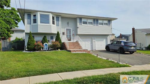 17 Sterling Ct, Perth Amboy, NJ, 08861-1606 | Card Image