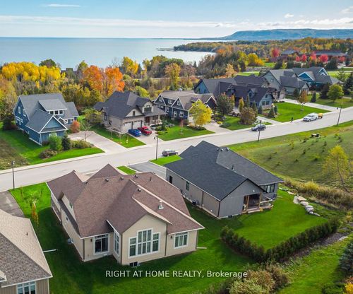 124 W Ridge Dr, Thornbury, ON, N0H2P0 | Card Image