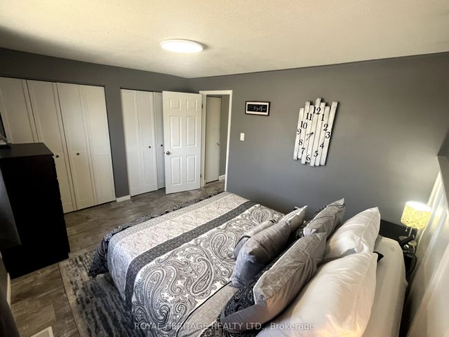 681 Athol St E, House attached with 4 bedrooms, 2 bathrooms and 5 parking in Oshawa ON | Image 14