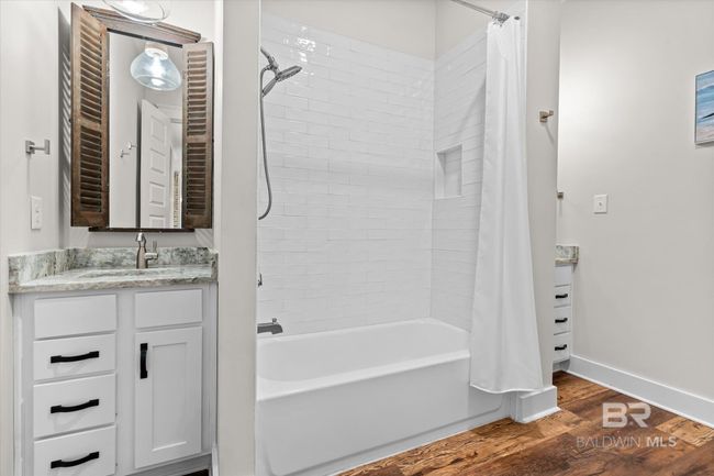 Bathroom two | Image 16