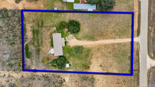 300 County Road 307, Floresville, TX, 78114-3289 | Card Image