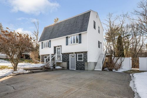 25 Robinhood Road, Nashua, NH, 03062 | Card Image