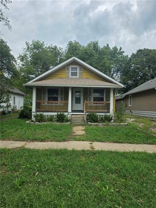 209 W 7th Ave, Garnett, KS, 66032-1413 | Card Image