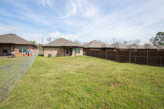 704 E Bullock St, House other with 3 bedrooms, 2 bathrooms and null parking in Denison TX | Image 21