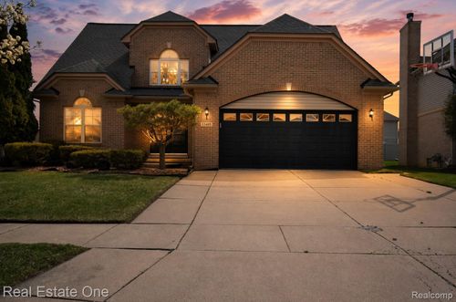 15405 Oakleigh, Southgate, MI, 48195-8533 | Card Image