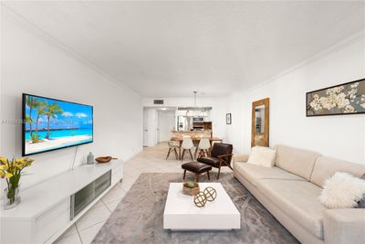 1418 - 2301 Collins Ave, Condo with 1 bedrooms, 1 bathrooms and null parking in Miami Beach FL | Image 3