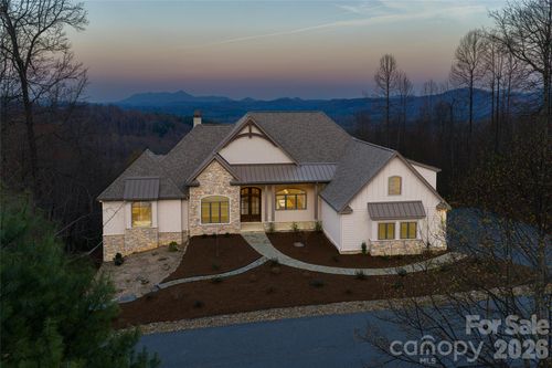 527 Falkirk Way, Zirconia, NC, 28790-4501 | Card Image