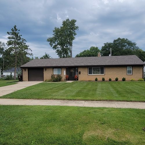2221 Sharon Ave, Rockford, IL, 61103-3841 | Card Image