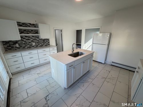 402 Allen St, New Britain, CT, 06053-3362 | Card Image