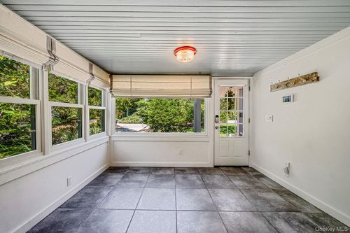 1 Springville Cir, Hampton Bays, NY, 11946-3316 | Card Image