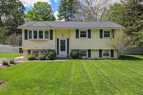 12 Christopher Rd, Holliston, MA, 01746-2217 | Card Image