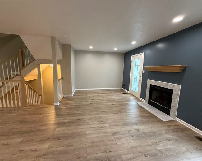 124 Hillvue Dr, Townhouse with 3 bedrooms, 3 bathrooms and 1 parking in Seven Fields PA | Image 4