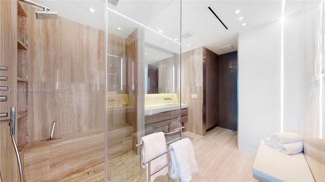 APT-405 - 6799 Collins Ave, Condo with 3 bedrooms, 3 bathrooms and null parking in Miami Beach FL | Image 9