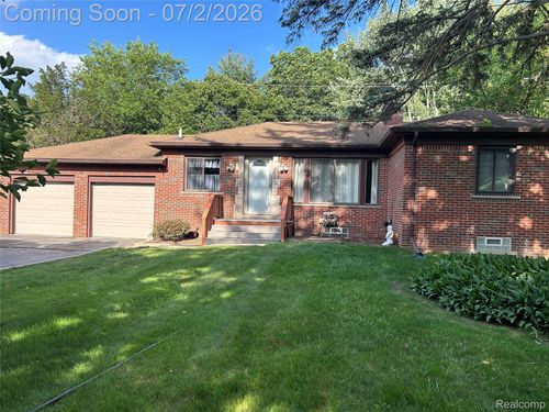16080 Merriman Rd, Livonia, MI, 48154-3112 | Card Image