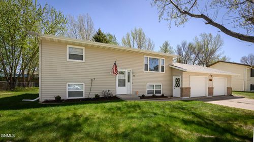 79 Mcdougall Dr, Lincoln, ND, 58504-9134 | Card Image