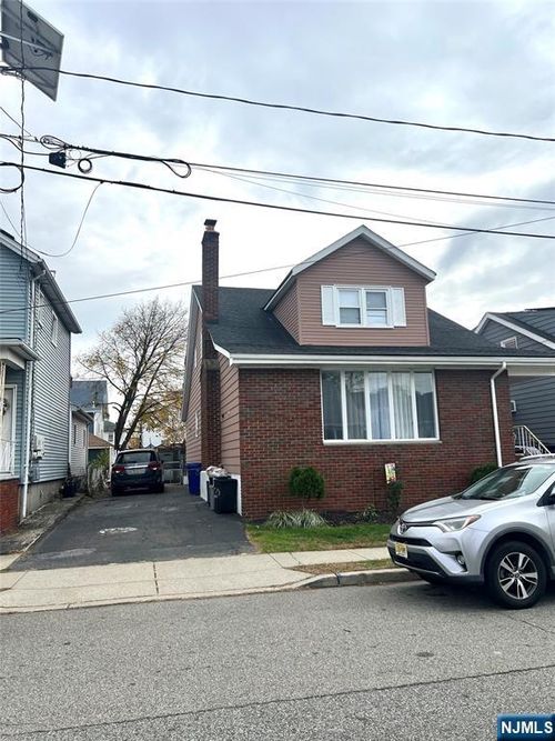 20 Elizabeth Pl, Totowa, NJ, 07512-2607 | Card Image