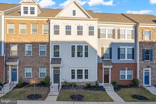 9334 Barnes Loop, MANASSAS, VA, 20110-6204 | Card Image