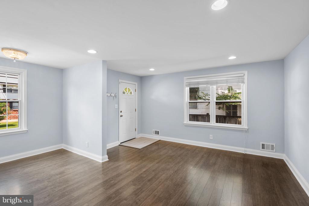 Residential in GLEN BURNIE 4