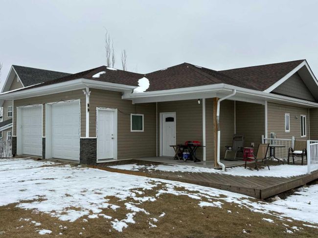 4708 42 Street, Home with 4 bedrooms, 3 bathrooms and 4 parking in Mayerthorpe AB | Image 1