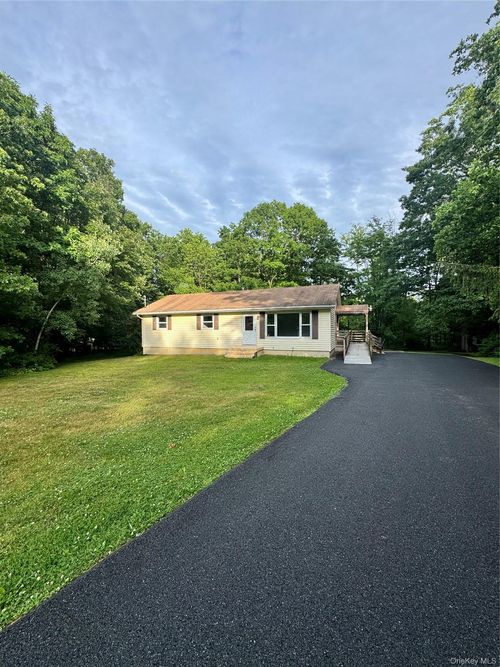 252 Toad Pasture Rd, Middletown, NY, 10940-8403 | Card Image