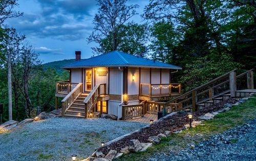 228 Birchwood Ln, Beech Mountain, NC, 28604-8086 | Card Image