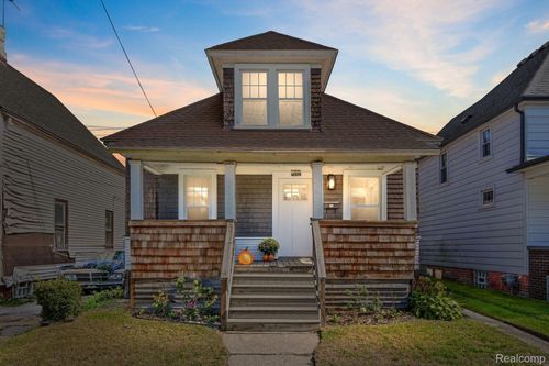 2460 Seyburn St, Detroit, MI, 48214-1753 | Card Image