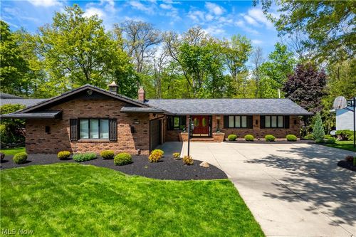 13730 Arrowhead Trl, Middleburg Heights, OH, 44130-6727 | Card Image